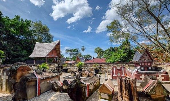 Batak Tomb At TOMOK MARKET